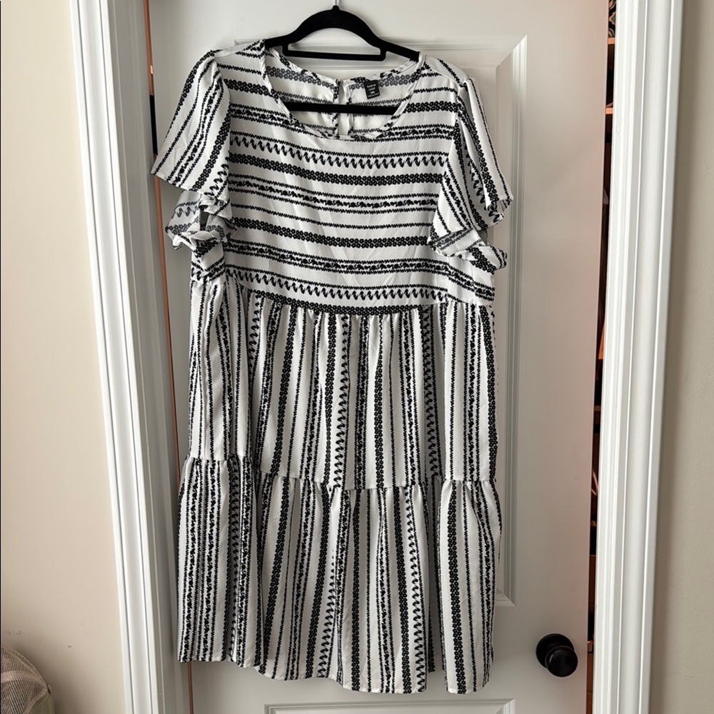 SHEIN Black and White Patterned Midi Dress